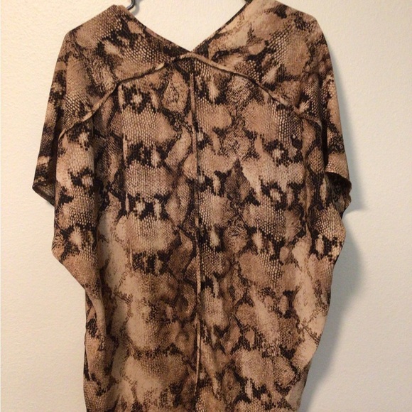 HerringStones women’s medium python v- neck top with kimono sleeves - Picture 10 of 11